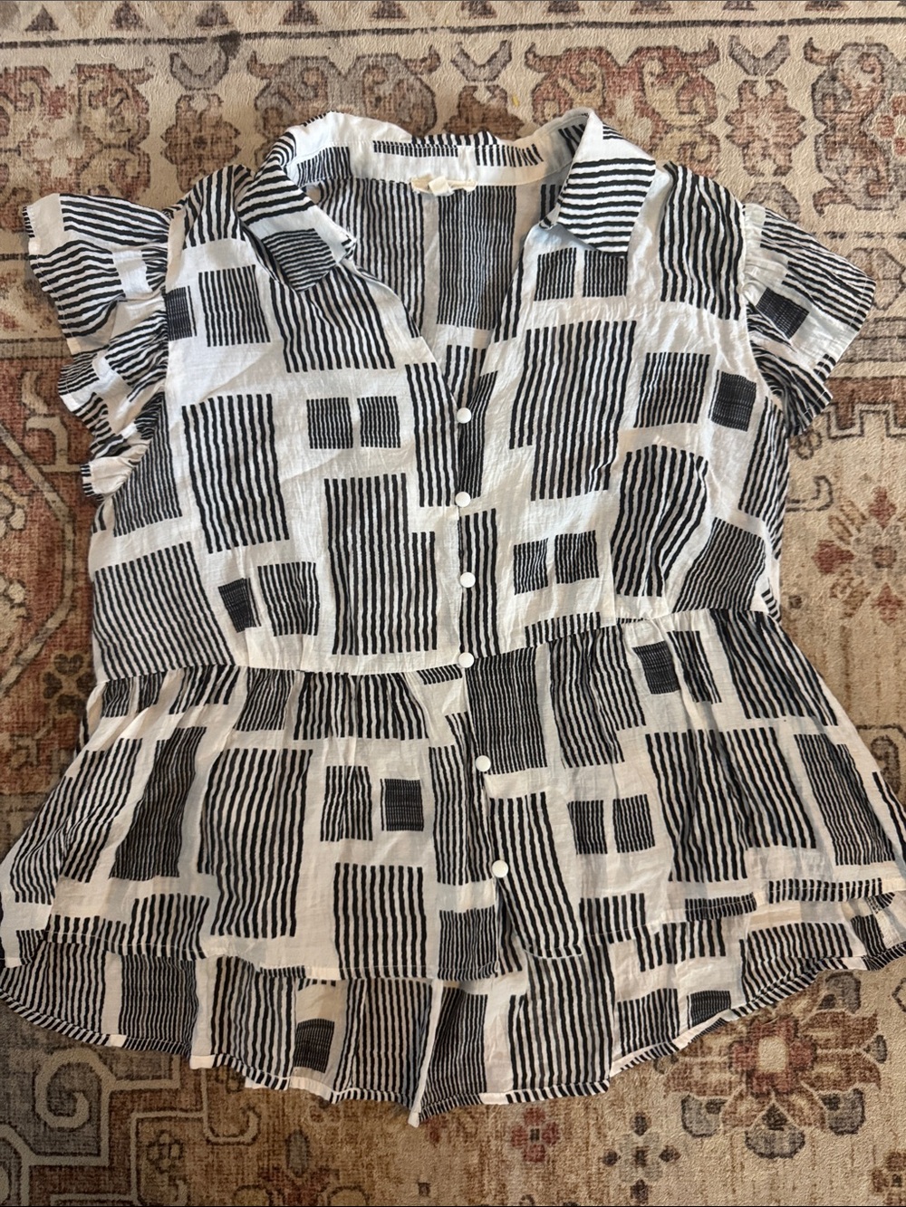 Lightweight Black & White Geometric Button-Front Blouse